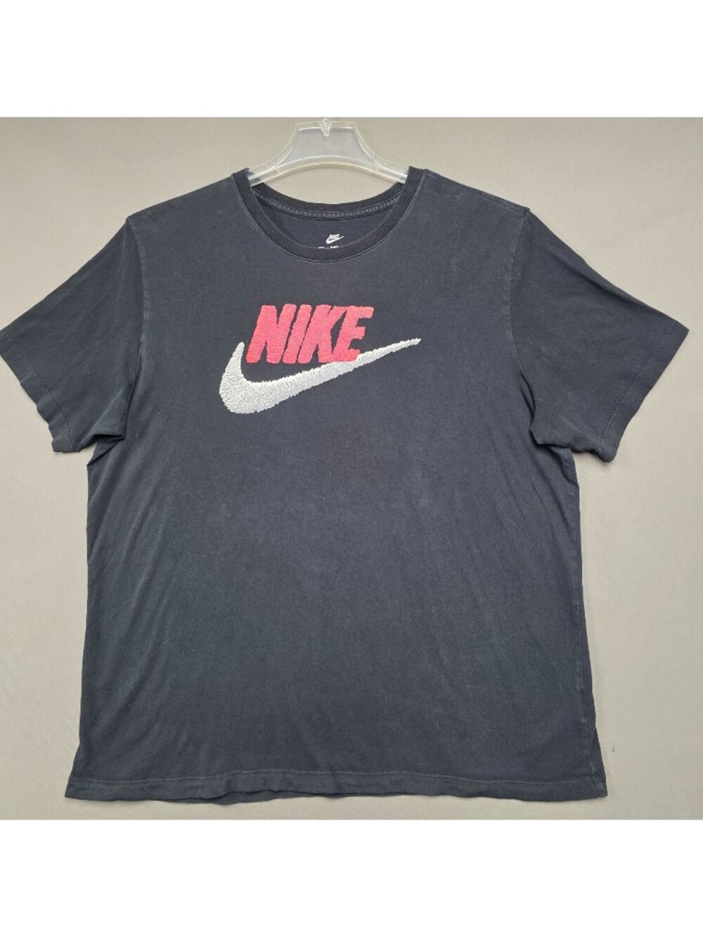 Nike Mens Black Graphic Logo T-Shirt XL Made In Cambodia 100% Cotton